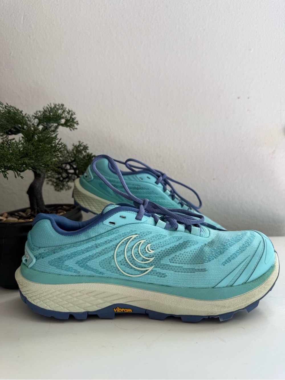 Topo pursuit 2 women size 7 Blue Cushioned Running Sneakers with Supportive